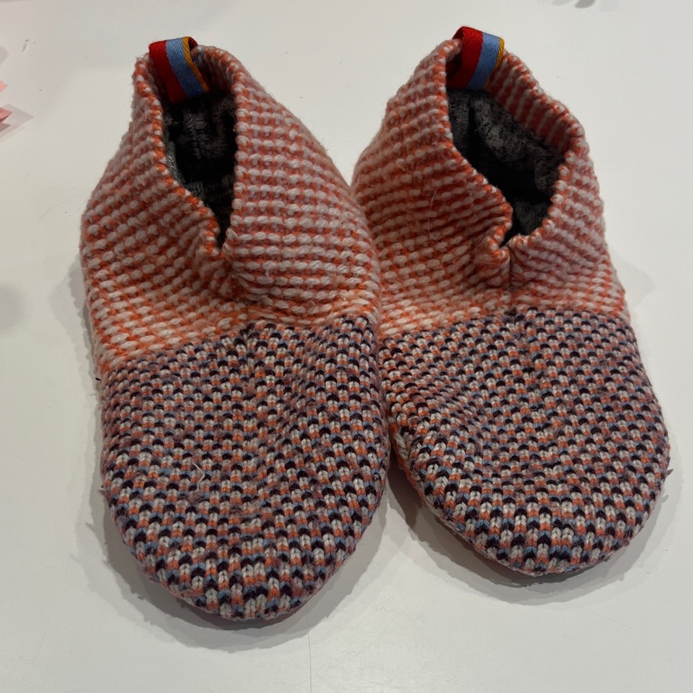 Bombas Knit Slippers in Red and Blue